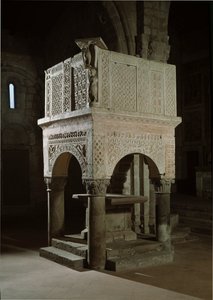 Romanesk sanat: mermer ve kabartmalarla süslenmiş kilisenin minberi, st Maria maggiore kilisesi (Toskana, İtalya) by Romanesque