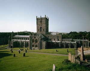 Romanesk sanat: 6. ve 12. yüzyıllar arasında inşa edilen St. David kilisesinin görünümü. Saint David