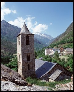 St joan de Boi kilisesinin görünümü (fotoğraf) by Romanesque