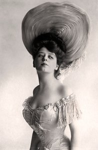 Camille Clifford 1885-1971, Belçikalı oyuncu, 1905.
