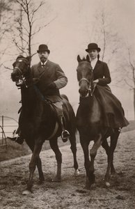 H.M. Kral George V. ve Prenses Mary, 1914. by Rotary Photo