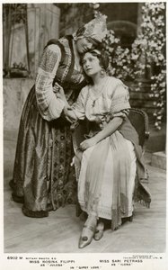 Rosina Filippi ve Sari Petrass, aktrisler, c1912. by Rotary Photo