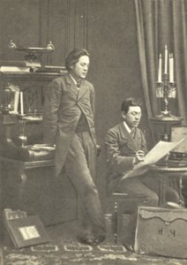 Anton Çehov (solda) kardeşi Nikolay ile Moskova
