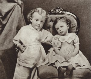 Dört yaşında Lenin ve kız kardeşi Olga, Simbirsk, 1874 by Russian Photographer