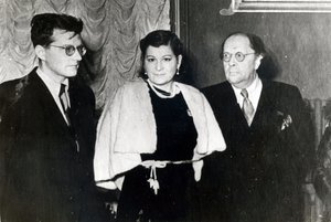 Besteci Dmitri Dmitriyevich Shostakovich, şarkıcı Maria Maksakova ve yazar Aleksei Nikolayevich Tolstoy by Russian Photographer