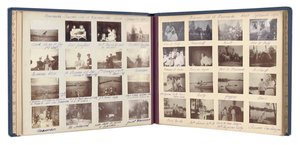 Rus İmparatorluk Ailesi, bir fotoğraf albümünden sayfa, c.1897-99 (s/b fotoğraf) (ayrıca bkz. 487673-80) by Russian Photographer