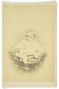 Oturan Bebeğin İsimsiz Portresi, 18501899. by S. A. Thomas