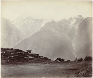 Arka planda Himalayalar ile Chini