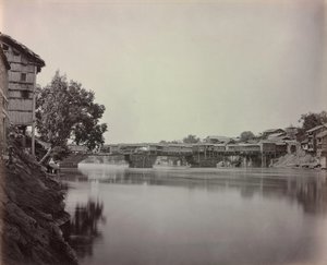 Dükkanlar Köprüsü, Srinagar, Keşmir, 1864. by Samuel Bourne