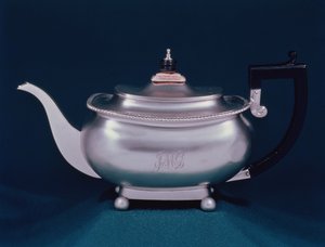 Regency çaydanlık, 1812-13 gümüş, fildişi düğmeli ahşap