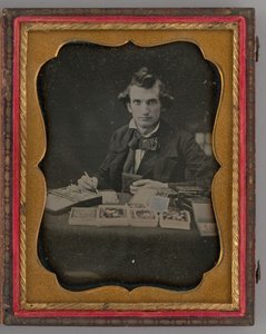 Bir Dagerreyotipi ve Fırça Tutan Oturan Adamın İsimsiz Portresi, 1865. by Samuel J. Miller
