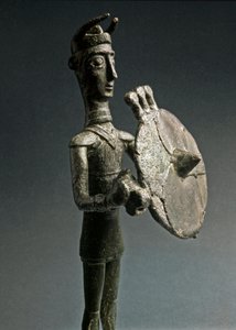 Nuragic kültürü (nuraghi) Sardunyalı: kalkanlı bronz savaşçı heykelciği. MÖ 8-7 yy. Ulusal Tarih Öncesi Etnografya Müzesi 