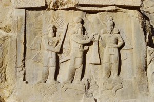 II. Ardashir'in (r.379-83) rütbesi ve zaferinin kısma kabartması c.379-83