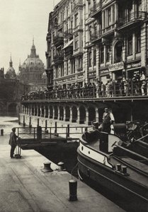 Berlin: Muhlendamm Spree-Schleuse; Çılgınlık Kilidi (s/b fotoğraf) by Sasha Stone