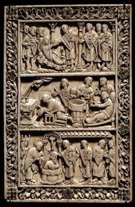 Carolingian Art: Kutsal Ampul mucizesi, üstte genç bir kızın dirilişini tasvir eden fildişi diptik, merkezde hasta bir vaftiz, altta Kraliçe Clothilde