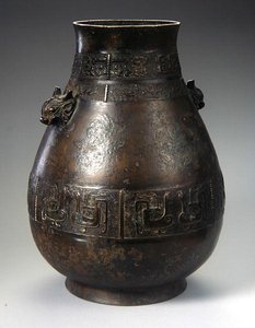 Döküm Dekorasyonlu Hu Vazo (bronz) (ayrıca bkz. 272172 ve 272173) by School Chinese
