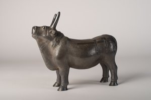 Boğa (kovalanan ve repoussé süslemeli gümüş) by School Chinese