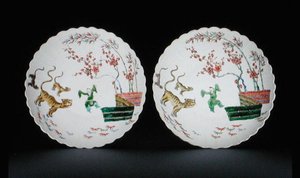 Kakiemon tarzında famille verte emayelerle süslenmiş bir çift yemek, Kangxi dönemi by School Chinese