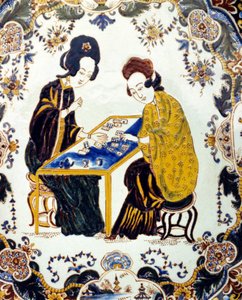 Dama oynayan iki kadın. Çin 18. yüzyıl.seramik. Milano by School Chinese