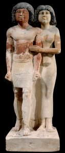 Mısır antikası: Raherka ve Meresankh çiftinin kireçtaşı heykeli. 5. hanedan. Eski imparatorluk (MÖ 2700-2200 civarında). Güneş 0,52x0,21 m Paris, musee du Louvre by School Egyptian