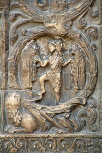 Gotik Sanat: Tarlaların çalışmalarını temsil eden Saint Denis Bazilikası