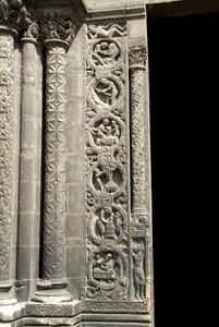 Gotik Sanat: Tarlaların çalışmalarını temsil eden Saint Denis Bazilikası