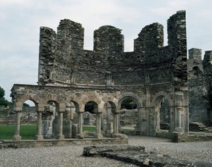 Drogheda yakınında bulunan Mellifont Manastırı