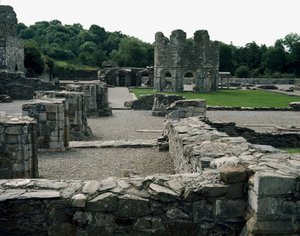 Drogheda yakınında bulunan Mellifont Manastırı