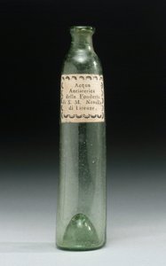 Histeri önleyici su içeren şişe, Majesteleri, Officina Profumo, Farmaceutica di Santa Maria Novella, Floransa, c.1850-1920