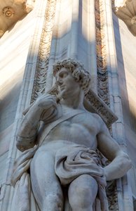 Milan katedral cephesinin Telamon