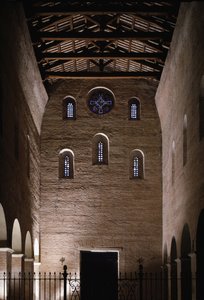 Saint Vincent ve Saint Anasthasus kilisesinin karşı cephesinin görünümü, Üç Çeşme Manastırı (Tre-Fontane) (Chiesa dei Santi Vincenzo e Anastasio alle Tre Fontane) (Aziz Vincenzo e Anastasio kilisesinin cephesinin arkasındaki iç görünüm, ab by School Italian