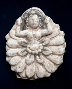 Bir nilüferin rönesansı. Oyma motifli, tarihsiz. Kore Ulusal Müzesi, Seul (Güney Kore). by School Korean