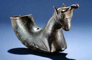 ಮಡಿಸಿದ ಕಾಲುಗಳನ್ನು ಹೊಂದಿರುವ ಬುಲ್, c.550-330 BC (ಕಂಚಿನ) ಟರ್ಕಿ