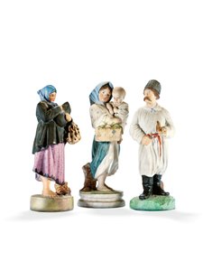 Çocuk tutan iki kadın ve pipolu bir Kazak tasvir eden üç porselen figür, 19. yüzyıl sonu (porselen) by School Russian