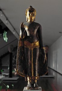 Lopburi stili: abhyamudra buddha (heykel