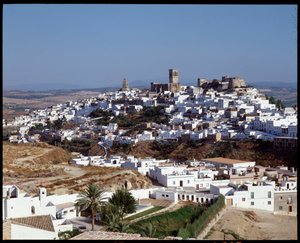 Arcos de la Frontera şehrinin panoramik manzarası, Endülüs, İspanya by School Spanish
