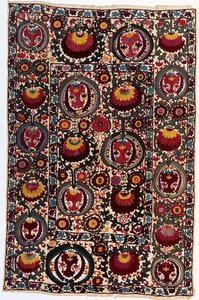 Bir susani, canlı tonlarda ipeklerle işlenmiş beyaz keten zemin, c.1900 (ipek ve keten) by School Uzbek