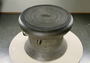 Davul, Dong Son stili, MÖ 2.-1. yüzyıl (bronz) (ayrıca bkz. 232894)