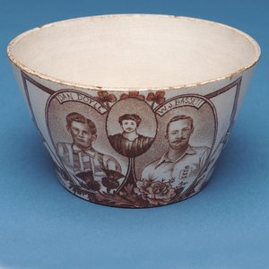 İngiltere v. İskoçya hatıra kasesi (seramik) by Scottish School