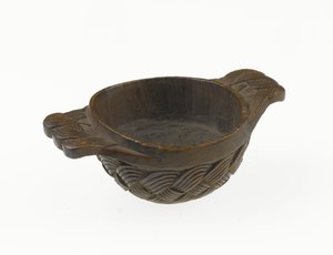 Quaich, iki kulplu, ahşap yayla kasesi veya içme kabı, c.1700 (ahşap) by Scottish School