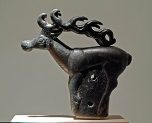 Art Scythe (Scythic Civilization veya Scythia): Bir geyiği temsil eden zoomorfik örtü. MÖ 6. - 2. yüzyıla ait bronz nesne. Saint Petersburg, Ermitaj Müzesi