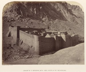 Arka planda Jebel Músá ile Aziz Katherine Manastırı