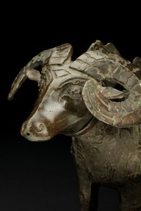 Ritüel koç biçimli şarap kabı, Gong (bronz) by Shang Dynasty Chinese School