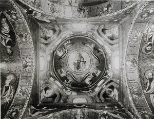 Merkezde Pantokrator İsa