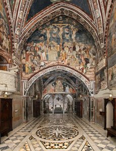 Siena okulundan fresklerle kaplı üst şapelin görünümü (14. yüzyıl) St. Benedetto Manastırı (Sacro Speco), Subiaco (Roma), İtalya