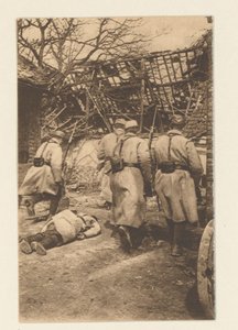 Arras savaşı (9 Mayıs-Haziran) Almanlar için son derece kanlıydı. (...) Neuville'in yakalanmasının bir bölümü (...) (nesne üzerine başlık) 12 cartes postales illustrées de la Grande Guerre / Pochette No 2 (nesne üzerine dizi başlığı) by Sémaphore