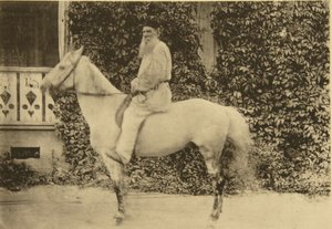 Rus yazar Leo Tolstoy at sırtında, Moskova, Rusya, 1890'lar by Sophia Andreevna Tolstaya