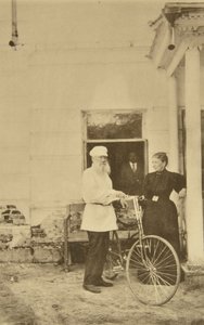 Rus yazar Leo Tolstoy bisikletli, Rusya, 1890