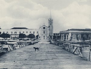 Eski Dünya ile Bir Bağlantı, Mozambik (s/b fotoğraf) by South African Photographer