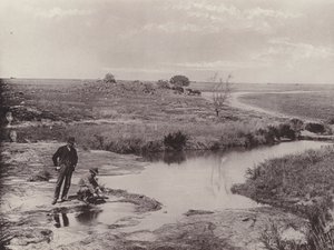 Altını keşfetmek için cevher kaydırma (s/b fotoğraf) by South African Photographer